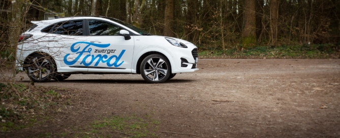 Tageszulassungen, Autohaus Ravensburg, Autohaus Friedrichshafen, Autohaus Zwerger Ravensburg und Friedrichshafen Ford Puma in weiß mit Zwerger Werbung